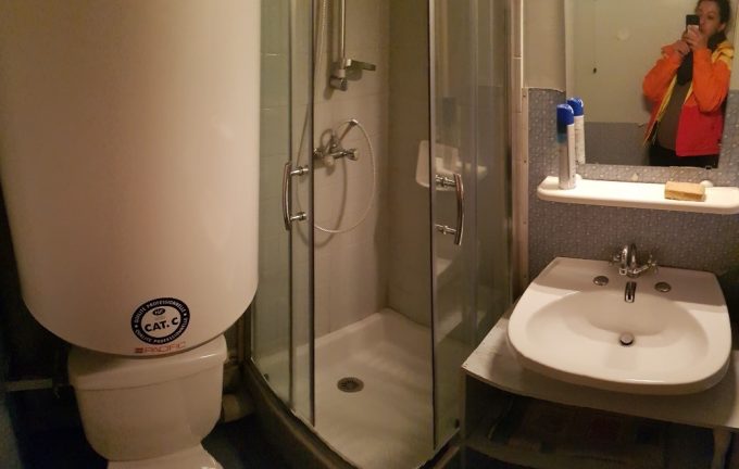Salle d’eau WC du bas – App L’Etendard A303